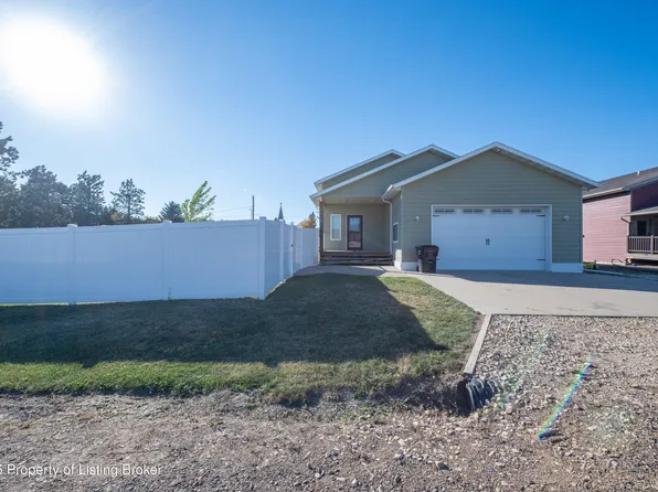 210 B St S, Richardton, ND 58652