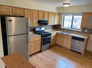 10421 Dearlove Rd #GB, Glenview, IL 60025