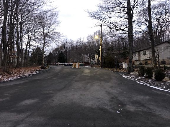 3rd image of 125 Rosewood Ln