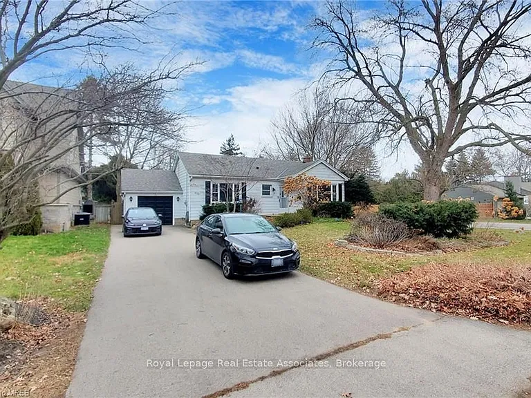 925 Kingsway Dr #BASEMENT — Photo 2
