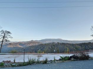 830 Village Loop Rd, Gatlinburg, TN 37738