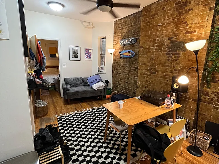 523 E 12th St #12 — Photo 4