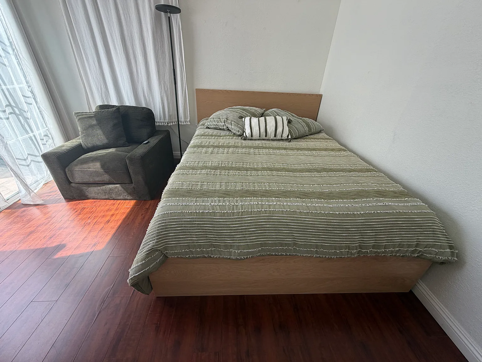 4 bed, 2410 sqft, $1,200 — Photo 2