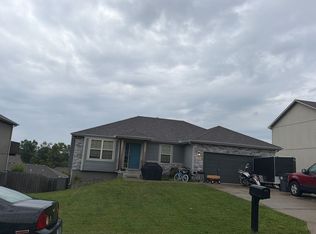 1306 NW High View Dr, Grain Valley, MO 64029
