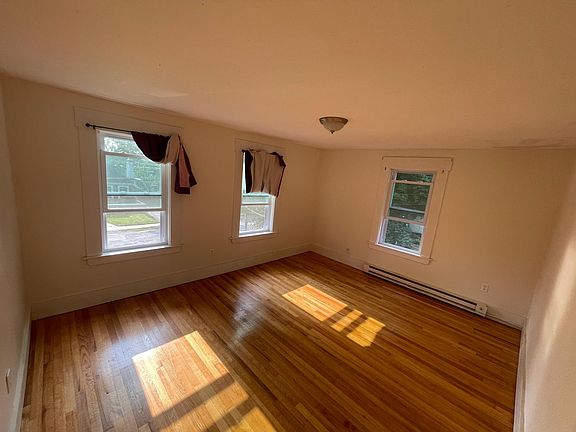 3rd image of 102 Lincoln St