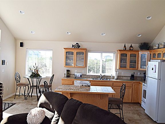 5th image of 512 Marine View Dr SW