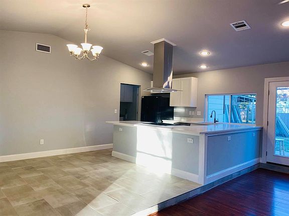 3rd image of 2922 Green Meadow Dr