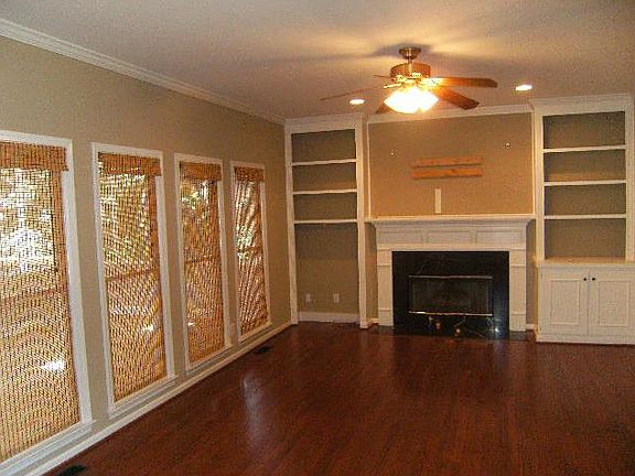 5th image of 1059 Longwood Dr