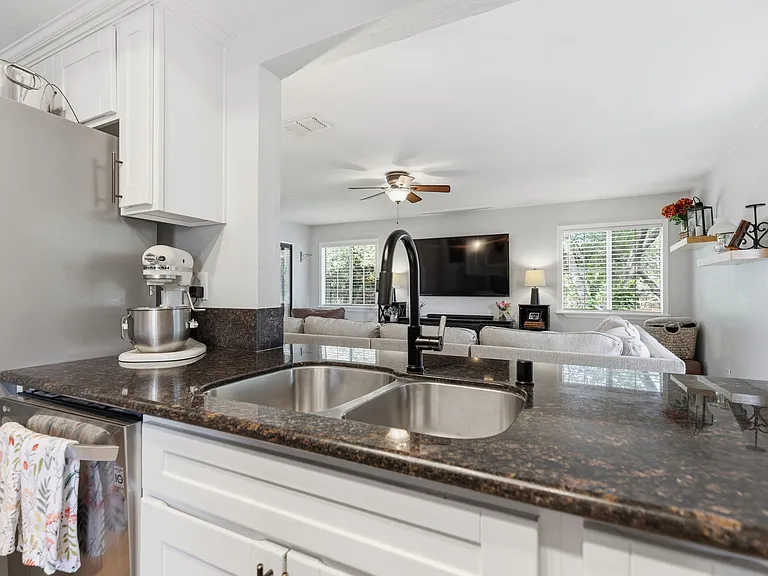 2436 Sandpiper Way — Photo 3