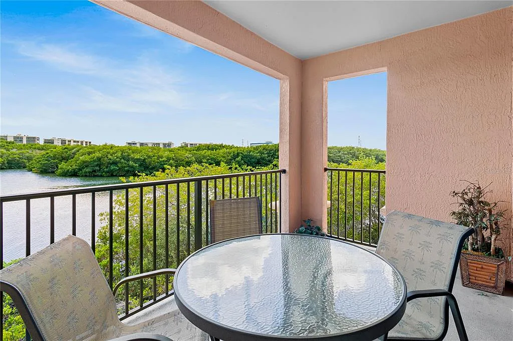 2 bed, 2.0 bath, 1350 sqft, $2,650 — Photo 2