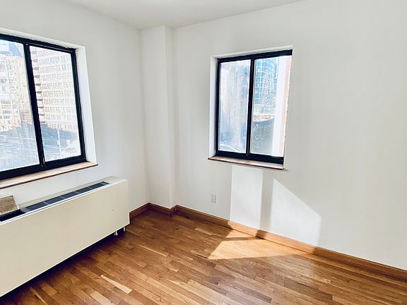 3rd image of 370 W 30th St APT 5D