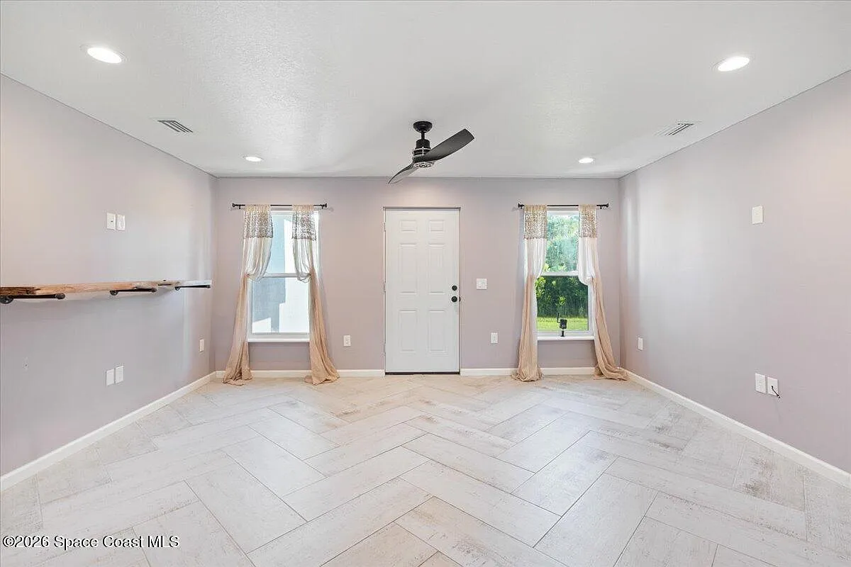 3 bed, 2.0 bath, 1494 sqft, $3,500 — Photo 4