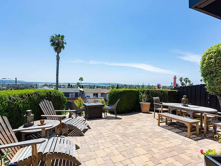 2473 Geranium St — Photo 40