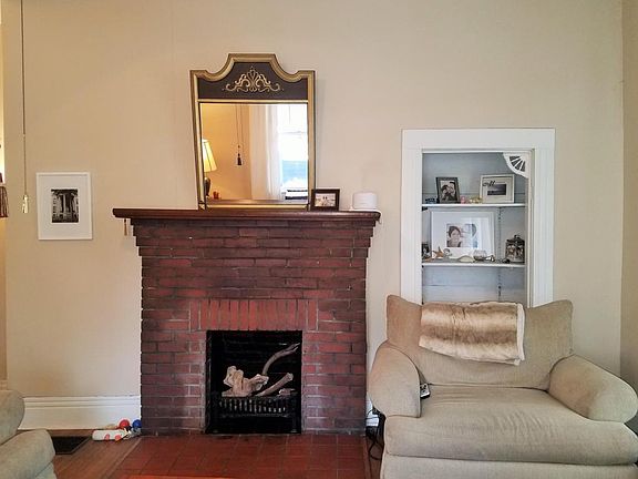 5th image of 142 Leonard Pl
