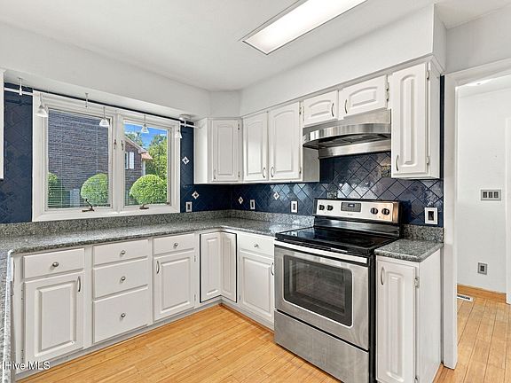 3rd image of 8114 Timber Ridge Road