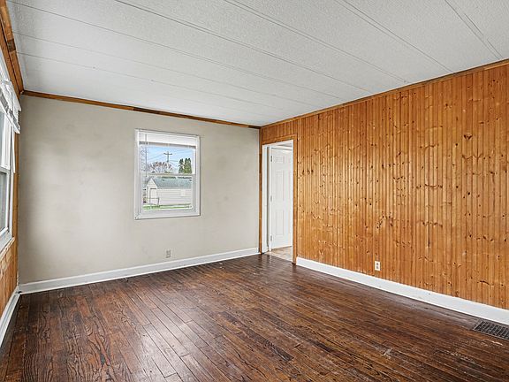 4th image of 806 S Albert Ave