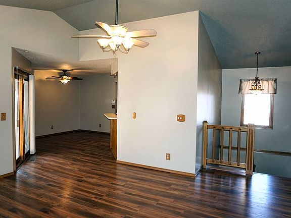 5th image of 2309 N Woodlawn Blvd