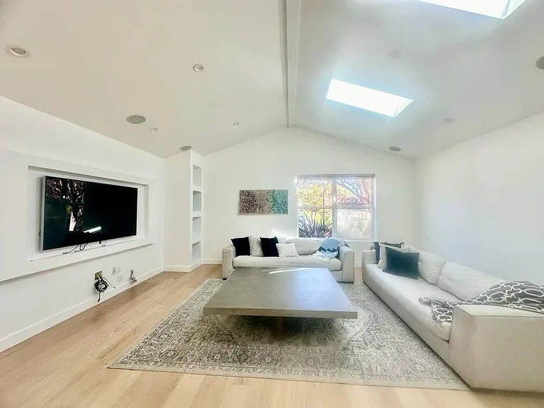 23032 Mariano St — Photo 3