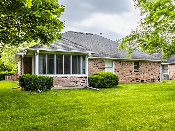 5th image of 1340 Holiday Ln E #33