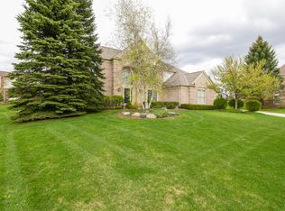 4949 Lexington Ct, Rochester, MI 48306