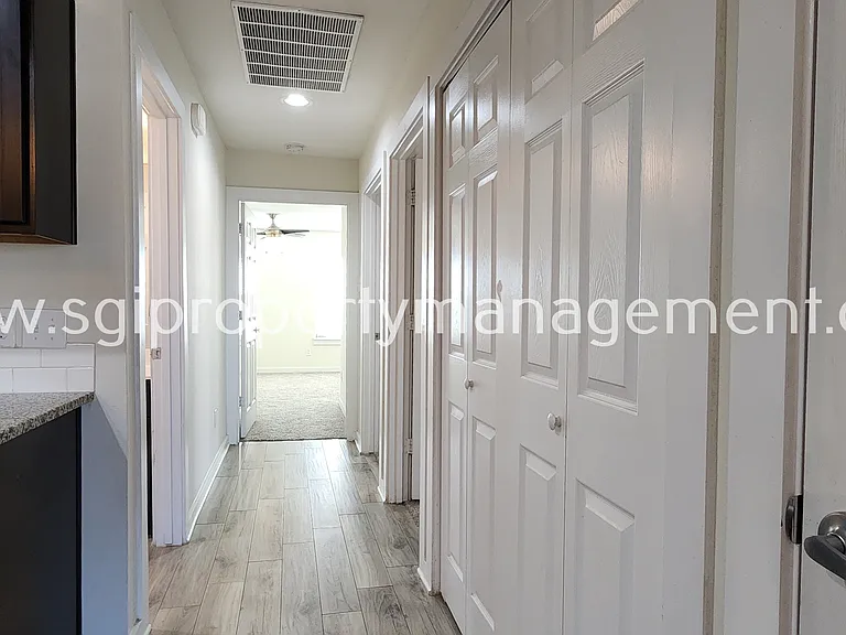 931 Robineta Ln — Photo 6