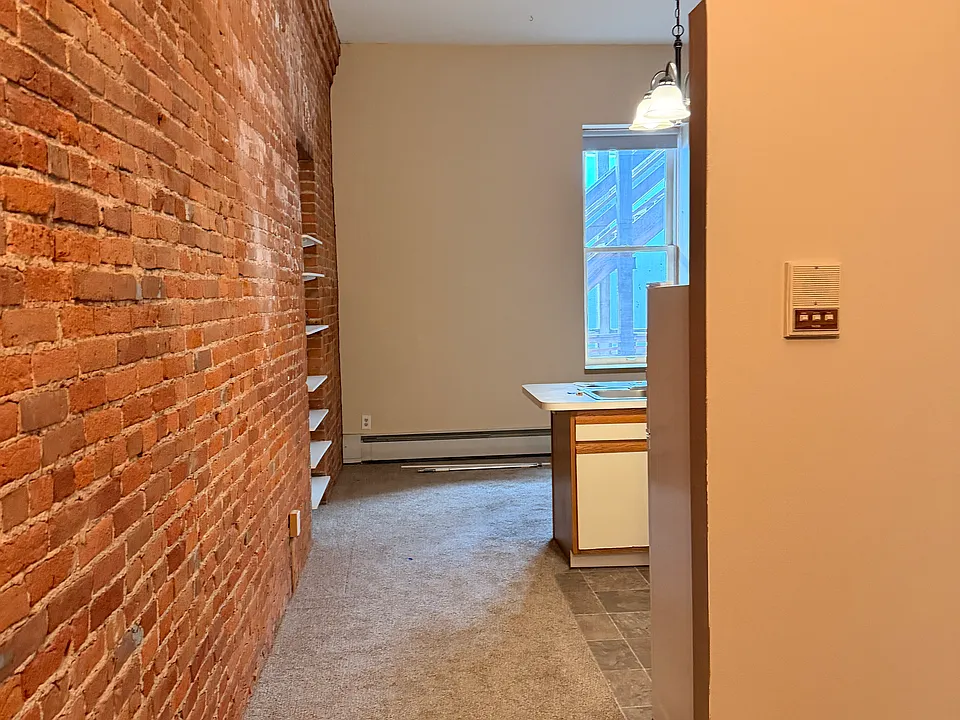267 1/2 7th St W #20