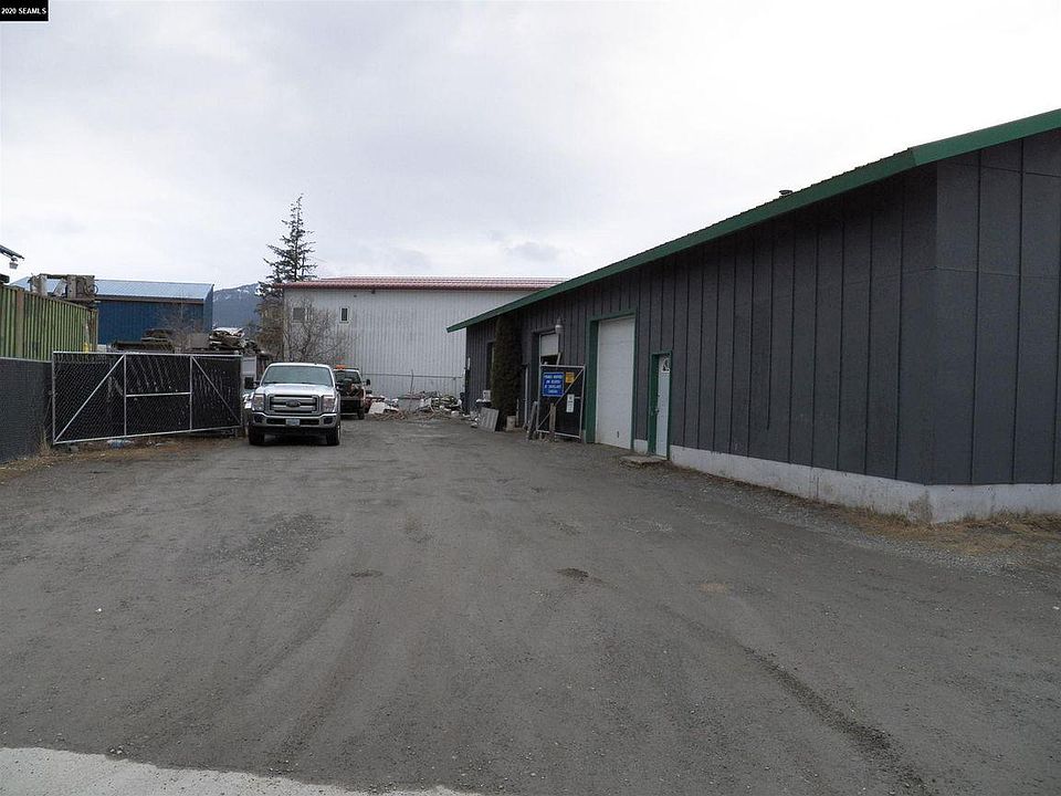 2nd image of 10011 Bentwood Pl