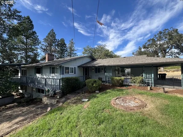 170 Hurricane Ln, Winchester, OR 97495