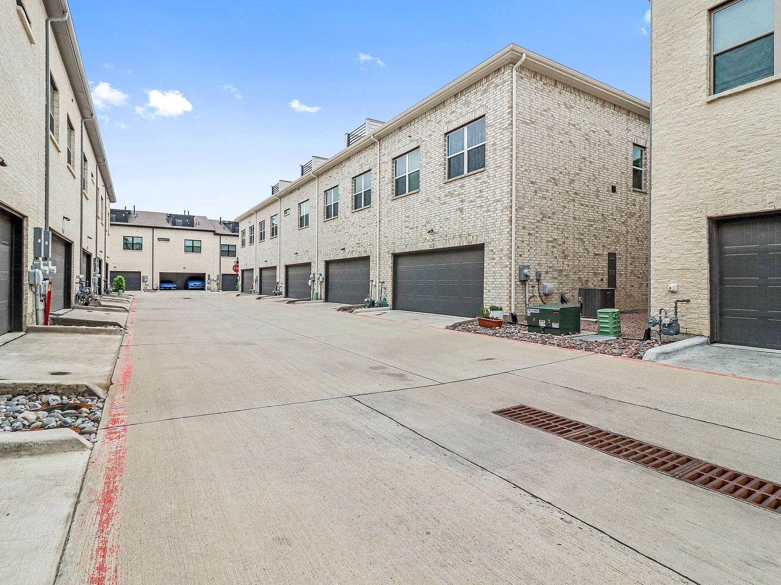 3 bed, 1806 sqft, $2,900 — Photo 3