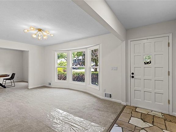 5th image of 3709 Southern Hills Dr