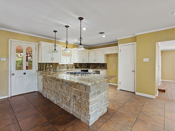 2nd image of 7 Hill Terrace Pl