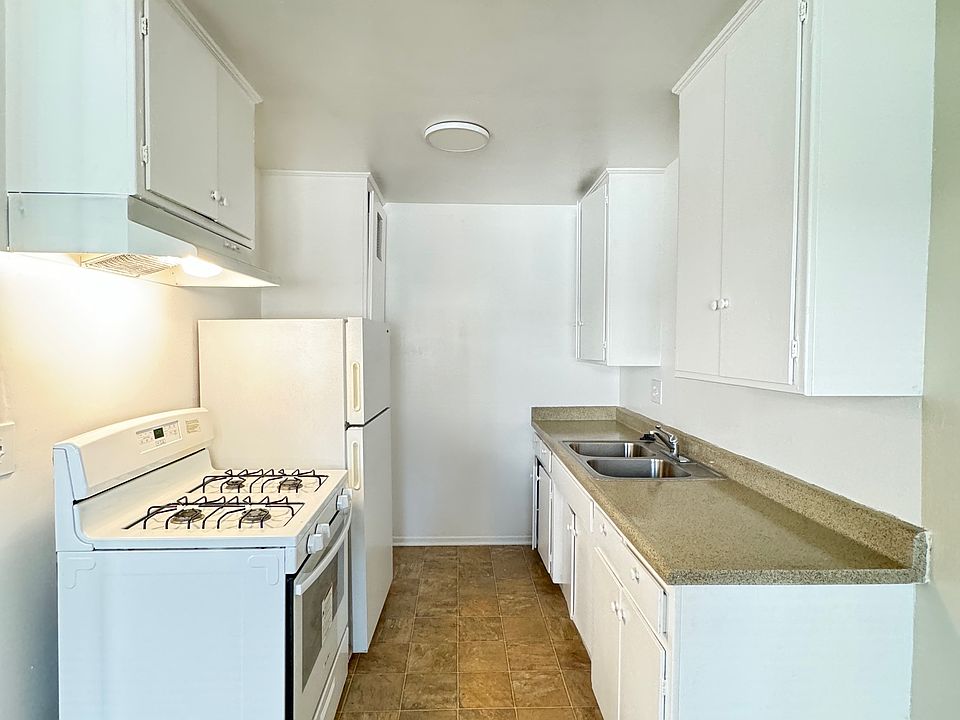1st image of 1133 E Alosta Ave #28