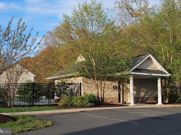 3rd image of 107 Evans Ct