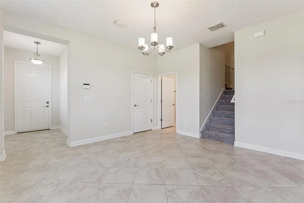 4 bed, 3.5 bath, 2056 sqft, $2,600 — Photo 4