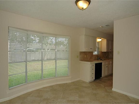 5th image of 15707 Blackhawk Blvd