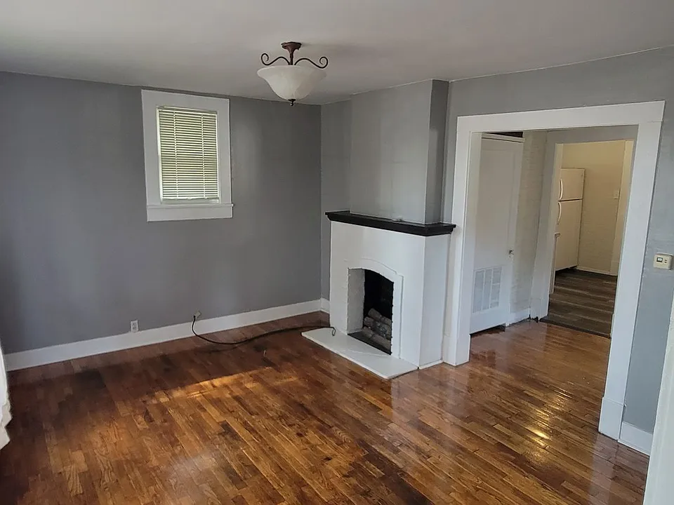 109 S 9th St