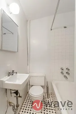 Rented by Wave Real Estate Group | media 4