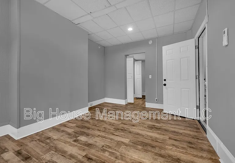 339 E 25th St #1 — Photo 3