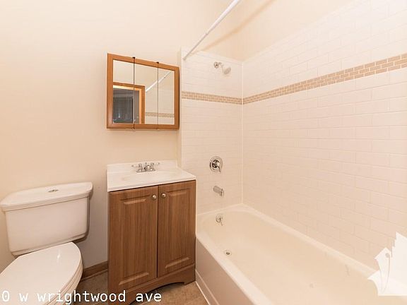 3rd image of 1210 W Wrightwood Ave #1621