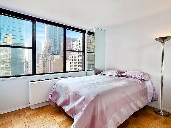 3rd image of 301 E 45th St APT 15D