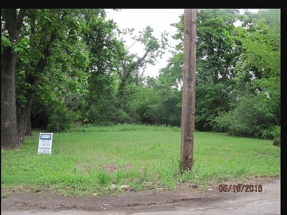4th image of 6820 NW 11th St