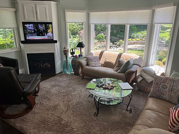 3rd image of 5990 Peachtree Dr