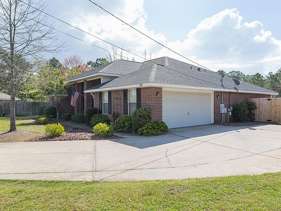 4th image of 2142 Chatsworth Dr