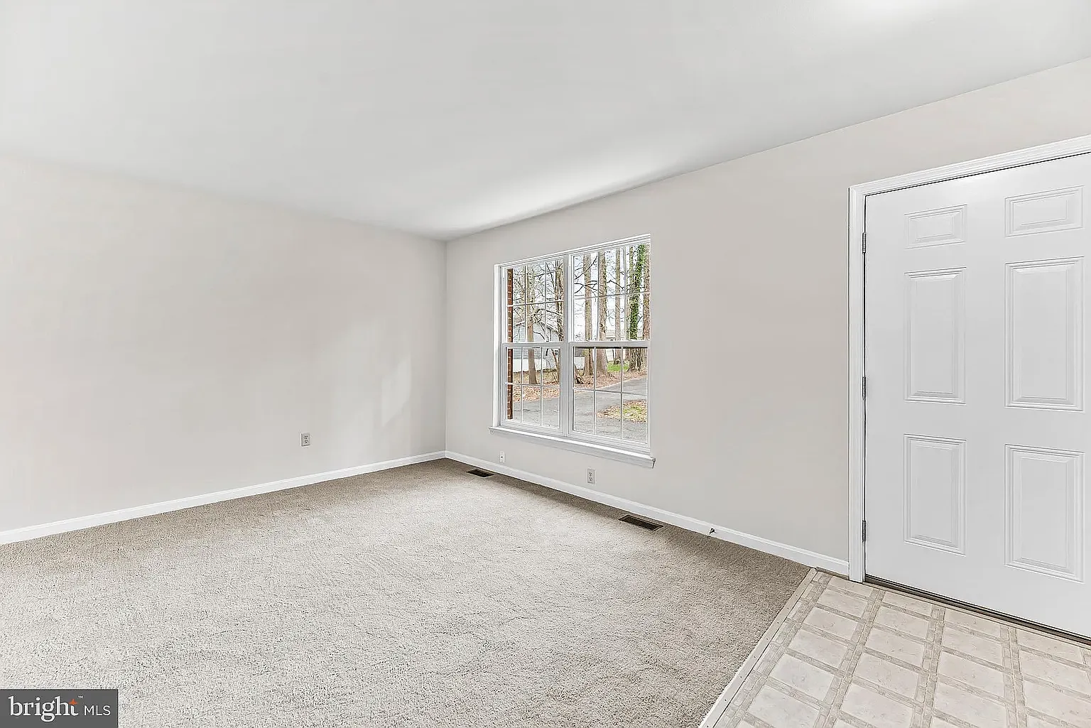 3 bed, 1.5 bath, 1330 sqft, $2,100 — Photo 4