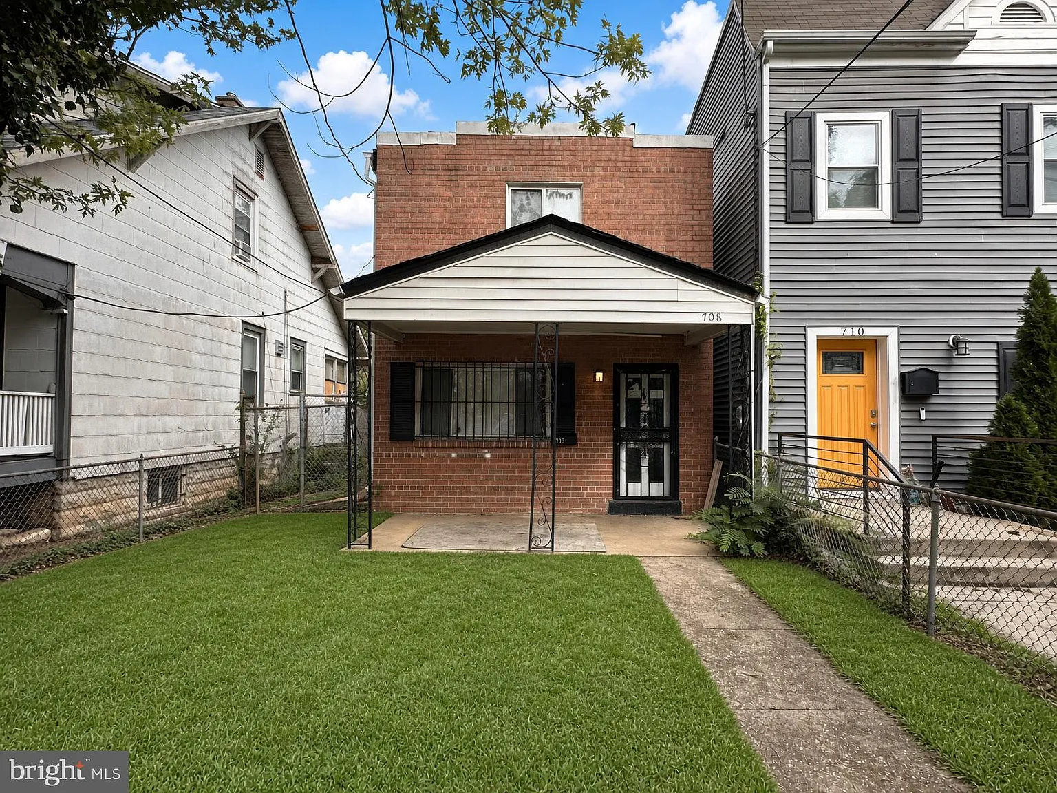 3 bed, 3.0 bath, 1564 sqft, $3,300 — Photo 2
