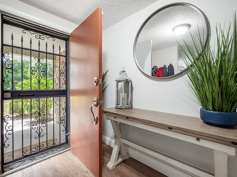 878 Evergreen Ave — Photo 4