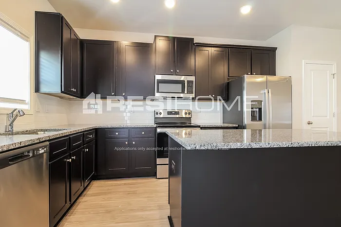 3 bed, 2.5 bath, 1428 sqft, $1,495 — Photo 4