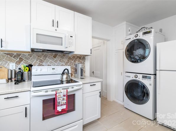 charlotte-north-carolina-2078154998 picture