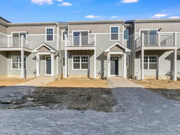 185 Kingsport Dr, South Elgin, IL 60177