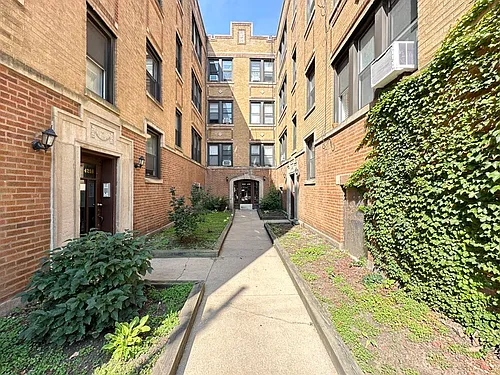 4222 N Clark St #2 Photo 1